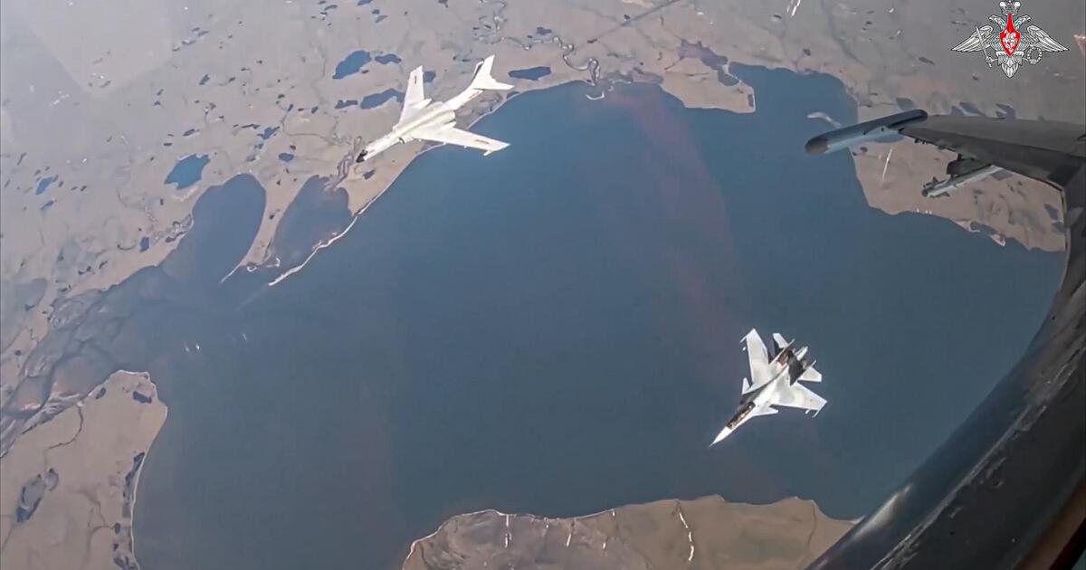 阿拉斯加附近轰炸机巡逻引发对中俄军事合作的担忧