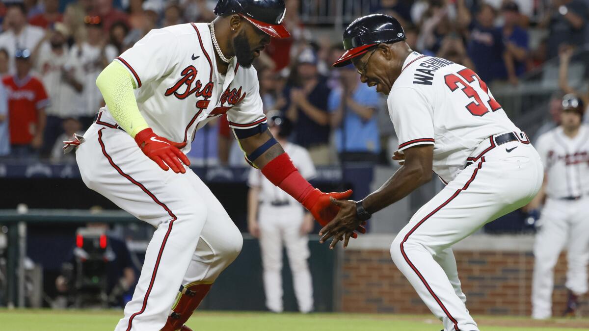 Watch: Braves' Guillermo Heredia misplays ball in Game 2 after entering  game