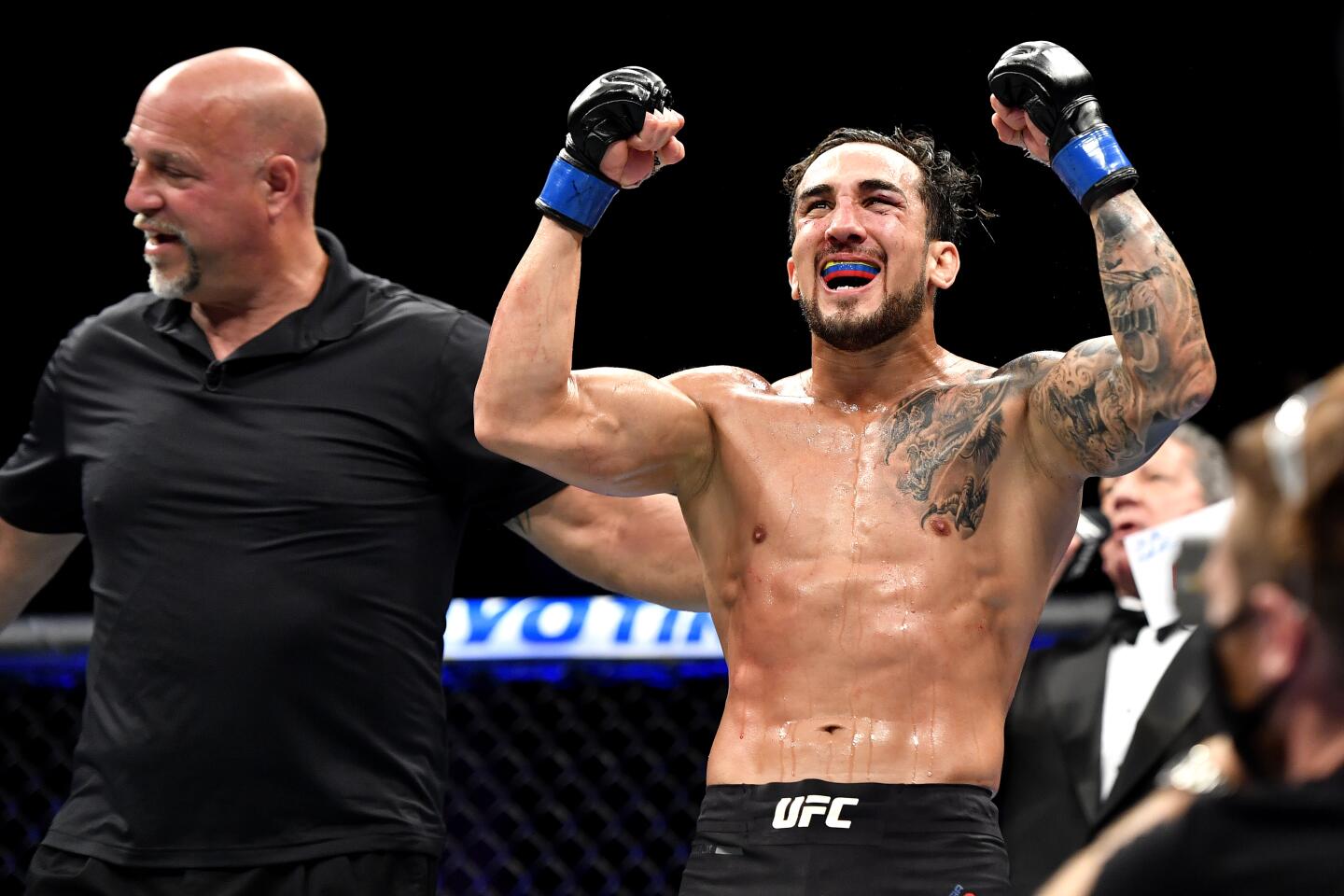 Después de tres rounds de pura acción y en una pelea muy apretada los jueces decidieron que el ganador fue el venezonalo Ferrer por decisión unánime con 30-27 y 29-28 X2.