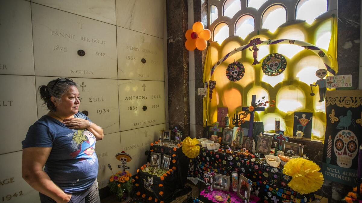 Esta es la historia de los altares del Día de Muertos y cómo puedes  construir uno - Los Angeles Times