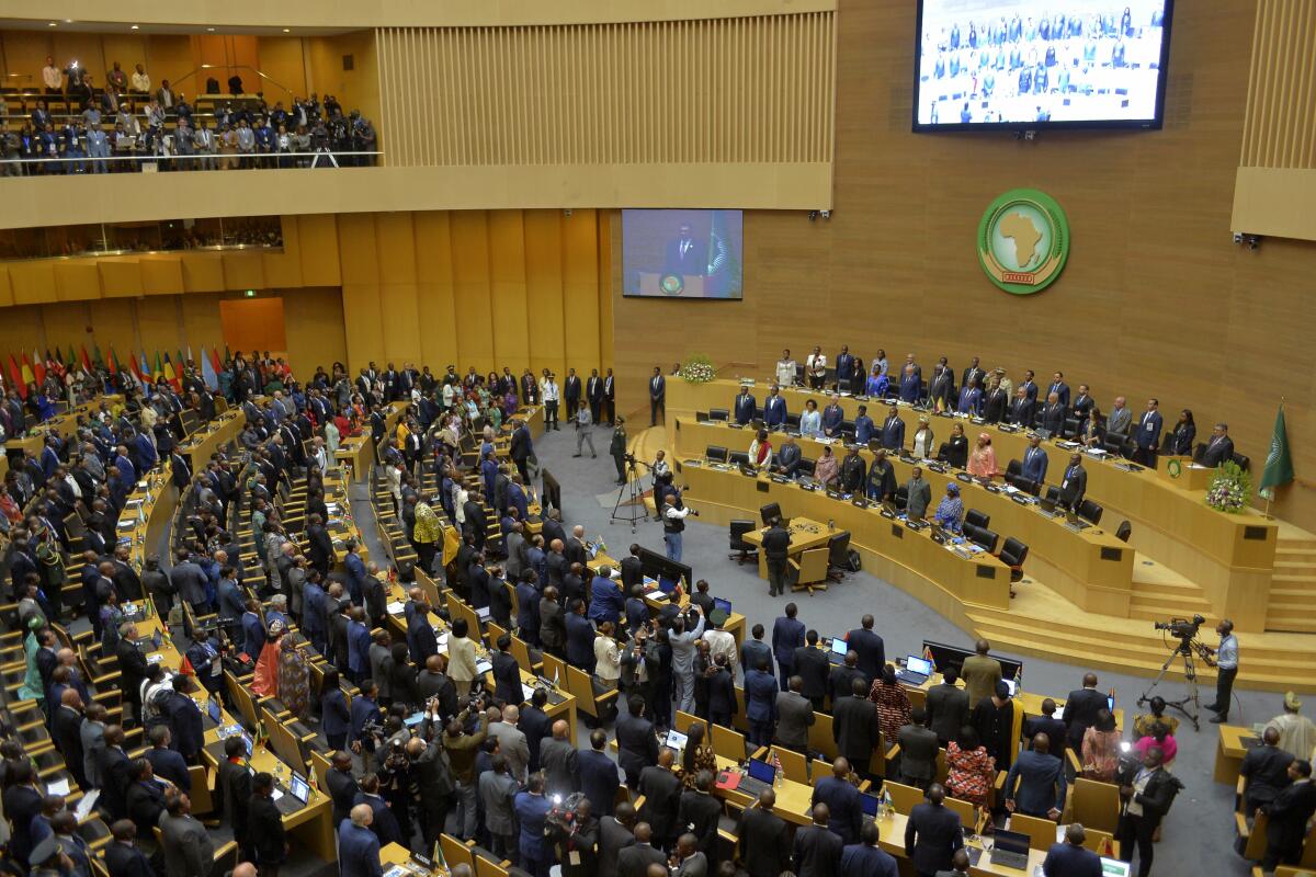 ARCHIVO - Jefes de Estado africanos asisten a la 37ma sesiòn ordinaria de la Asamblea
