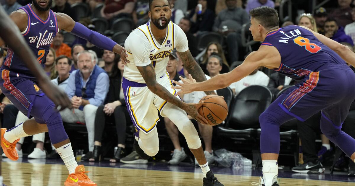 Lakers can't match the Suns at the finish in loss on the road