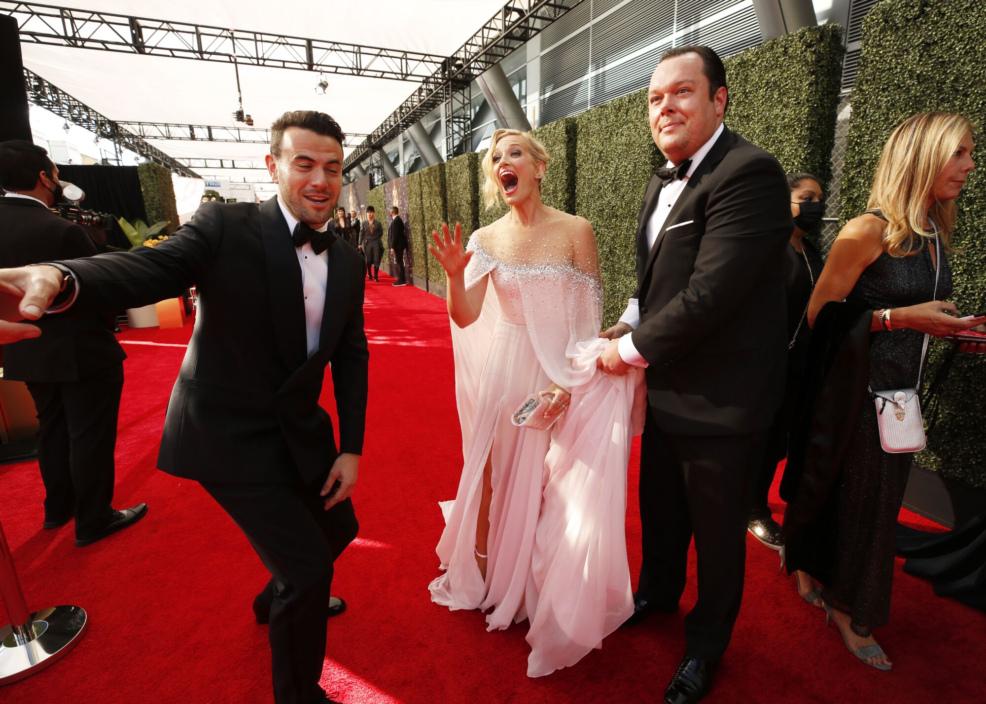 Beth Behrs and Michael Gladis in formal wear on the red carpet.