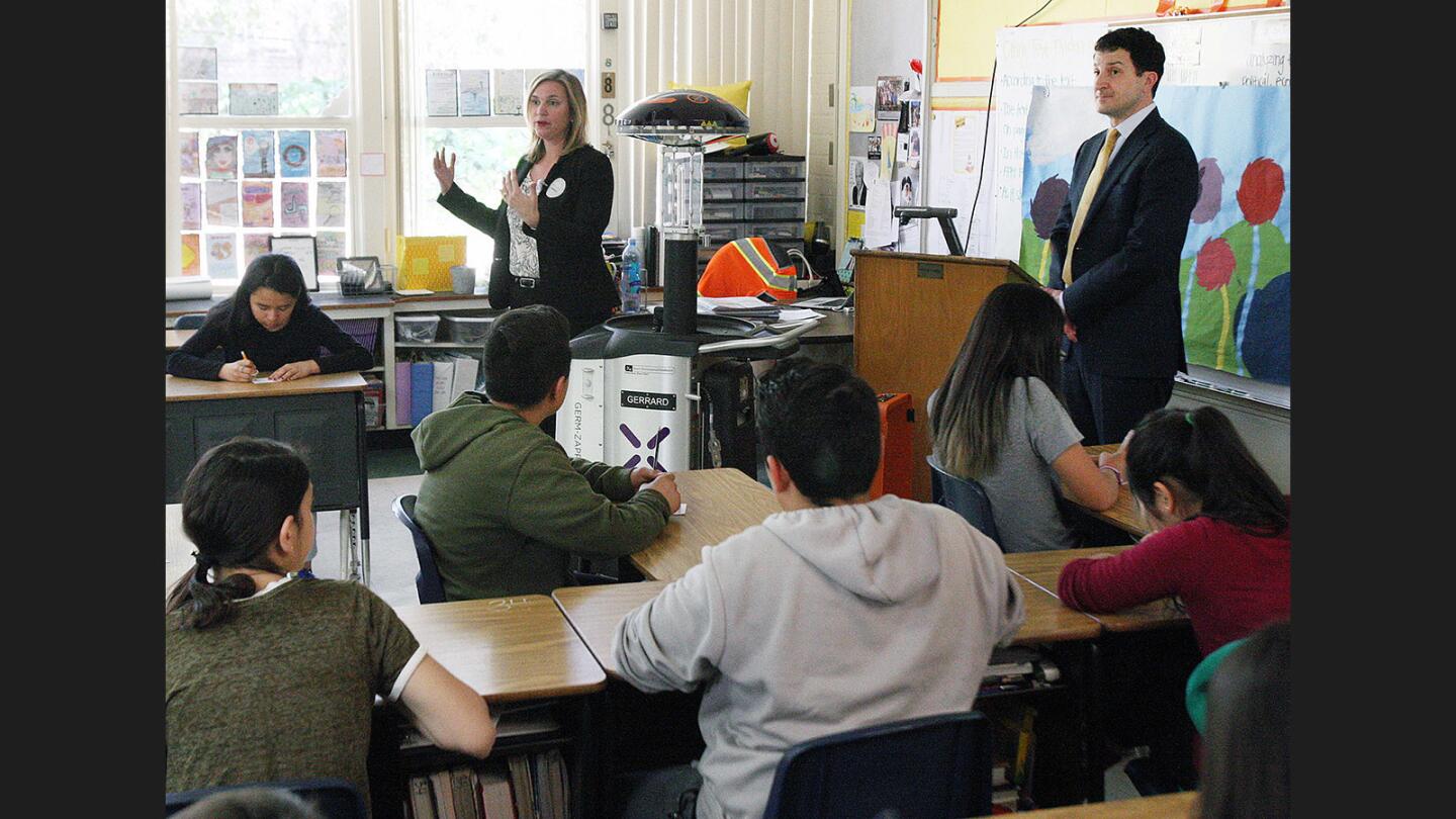 Photo Gallery: USC Verdugo Hills Hospital shows Xenex robot to 6th grade class at Fremont Elementary