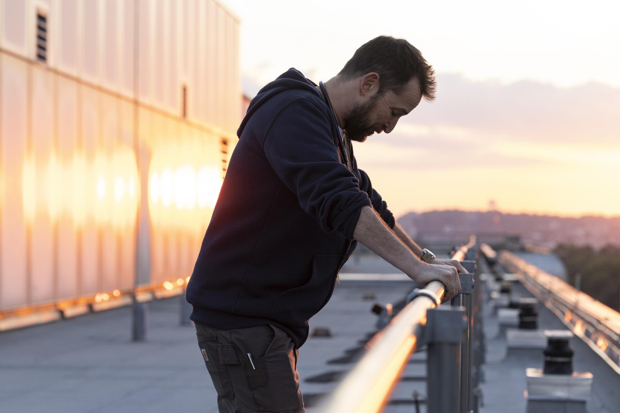 The Pitt' premiere's 'Easter eggs,' explained character by character - Los Angeles Times