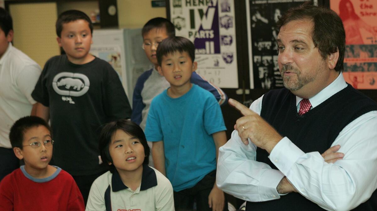 Teacher Rafe Esquith with his Hobart Boulevard Elementary students in 2005. Esquith has settled lawsuits related to his dismissal.