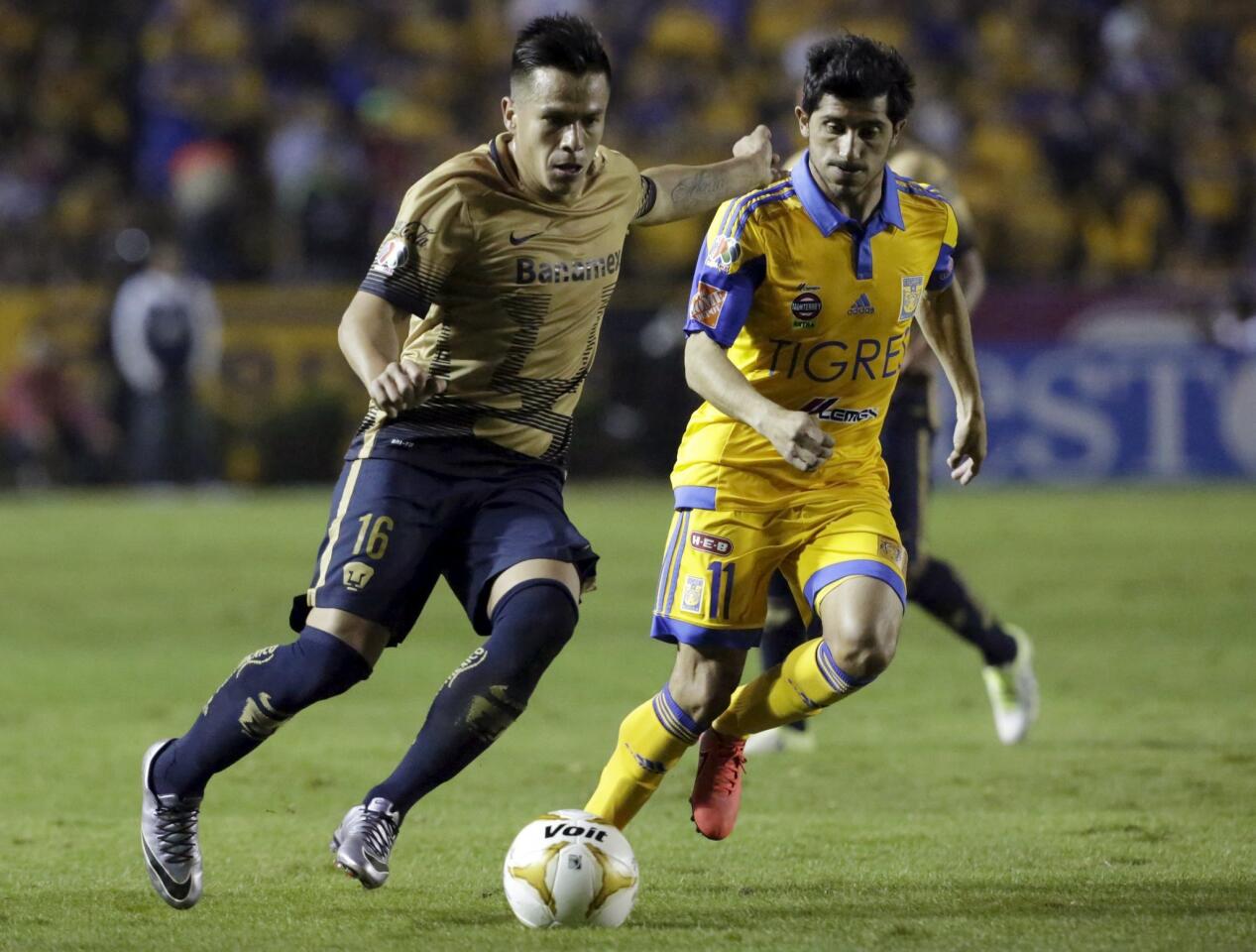 Football Soccer - Tigres v Pumas - The first leg of their Mexican first division final soccer match