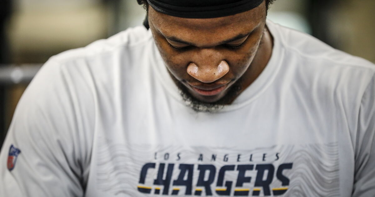 Parham Chargers' Donald Parham Jr. recounts scary injury in Chiefs game - Los ...