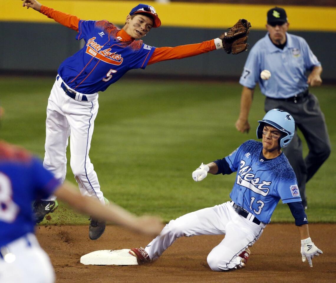 Bowling Green, Ky.'s Ty Bryant (5) reaches for an errant throw from third baseman Maddox Burr as Sweetwater Valley's Antonio Andrade (13) slides safely into second during the first inning.