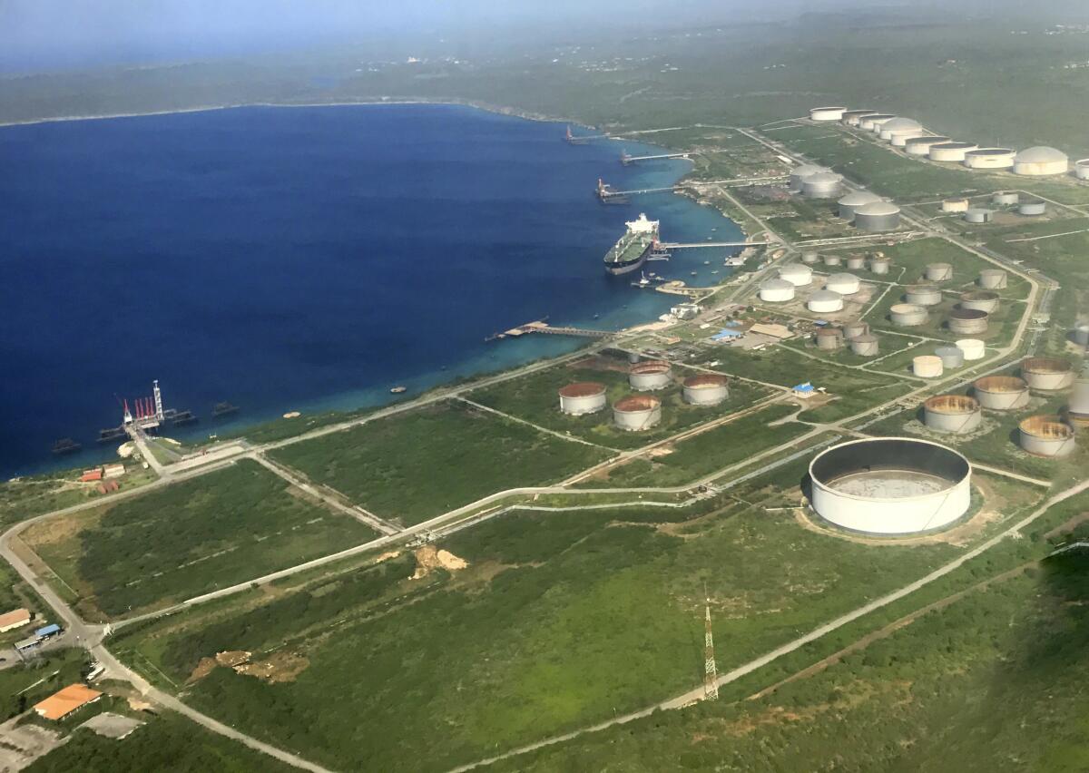 La terminal petrolera Bullenbaai en la costa de la isla holandesa de Curazao, el 24 de diciembre de 2016