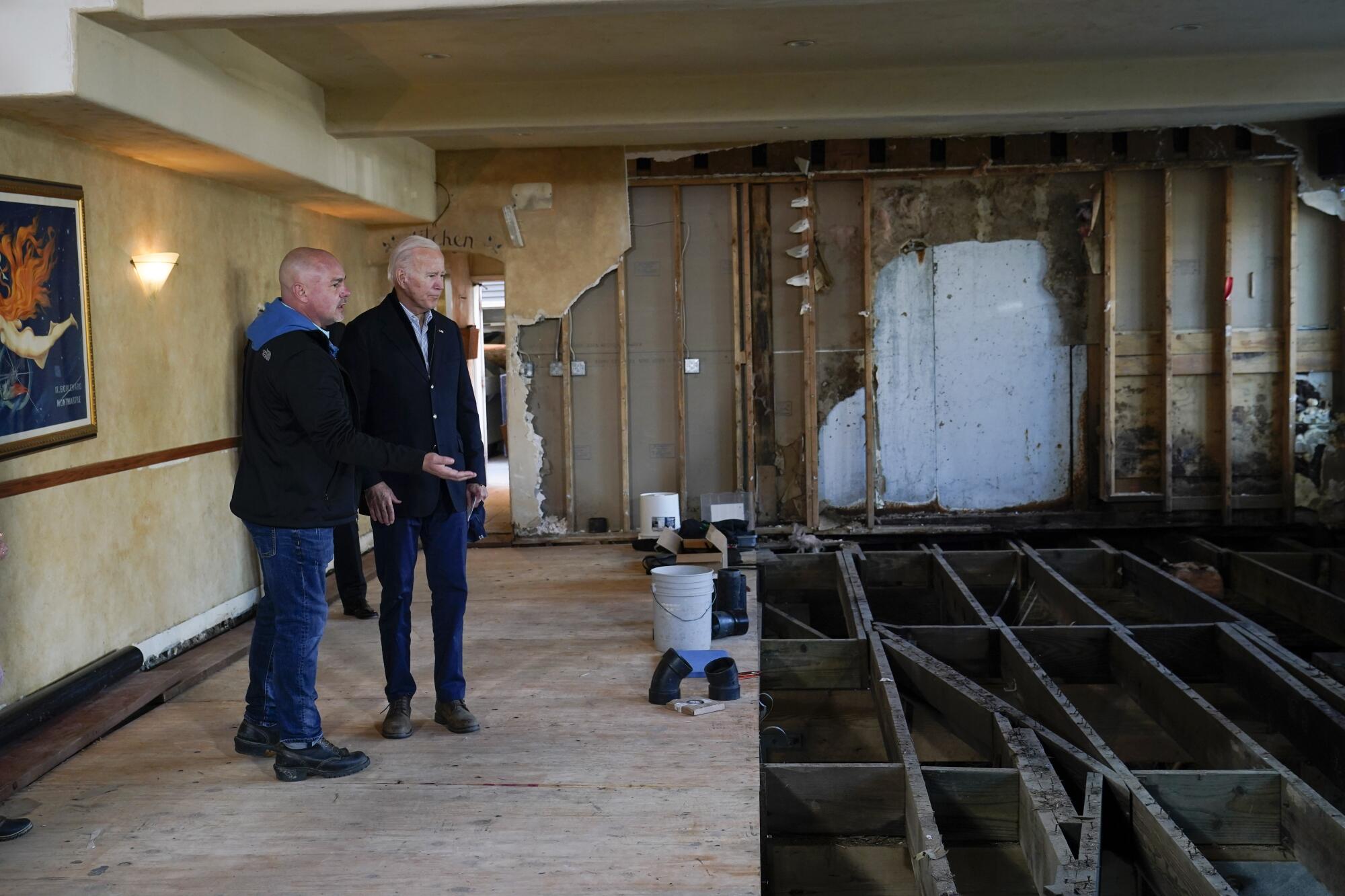 Biden talks with Paradise Beach Grille co-owner Chuck Maier  