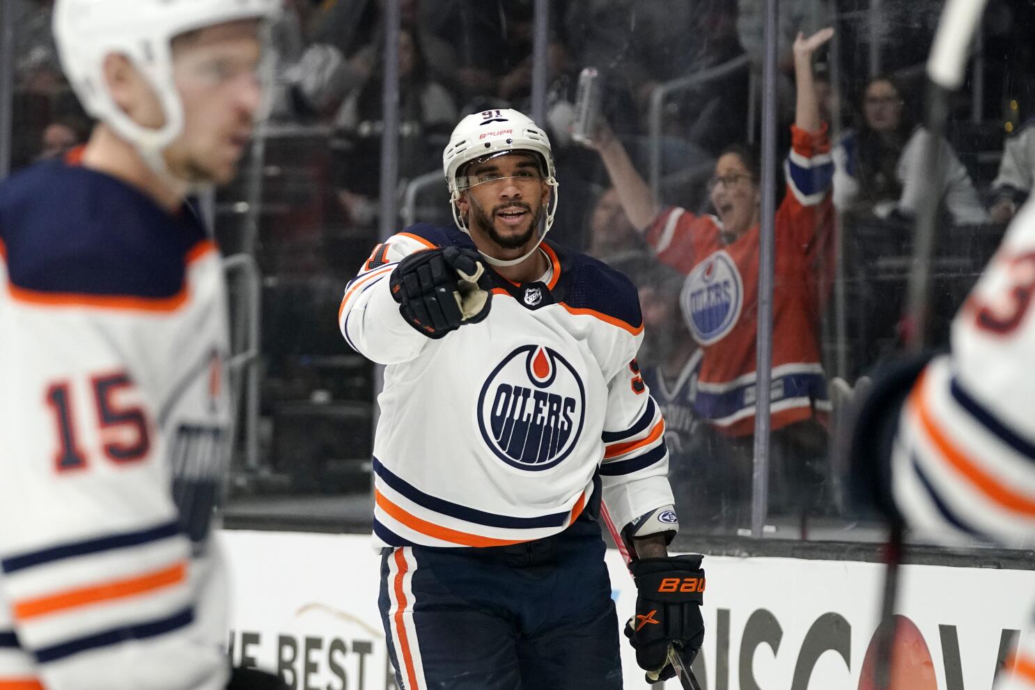 Evander Kane accused by wife of betting on his own games