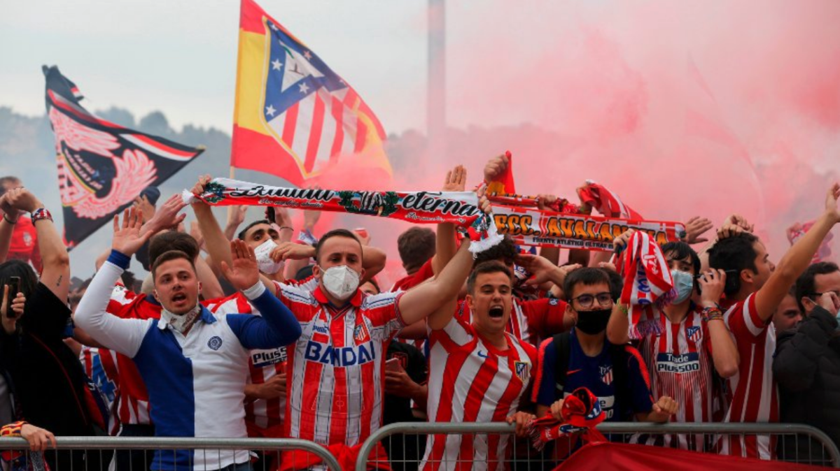 La afición del Atlético de Madrid celebra 