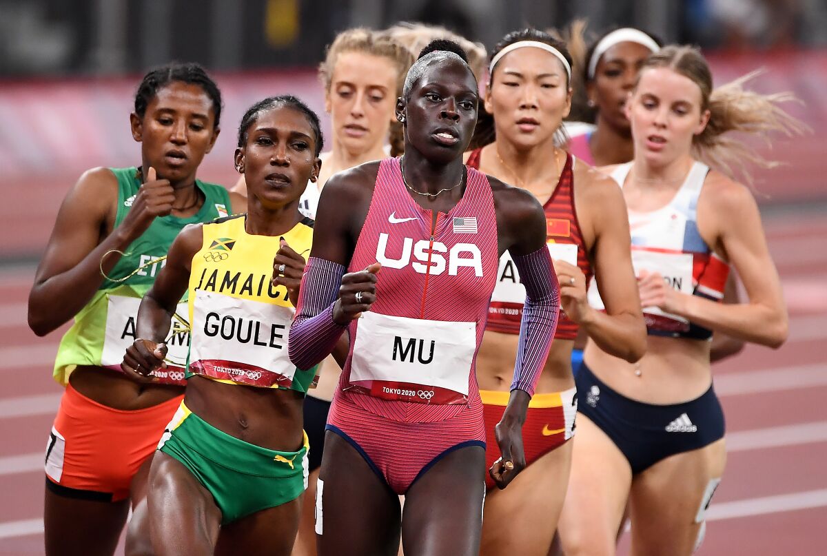 USA's Athing Mu leads the pack during the 800-meters final 