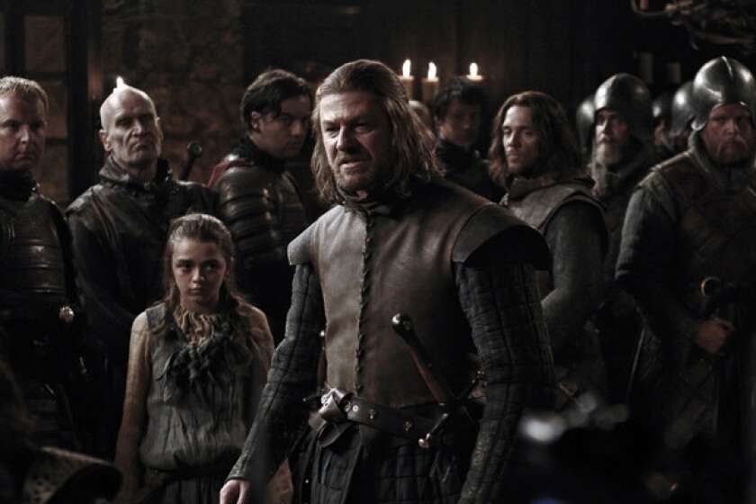 Czy oni kiedyś byli tacy młodzi? Arya Stark w roli Maisie Williams, po lewej, za swoim ojcem, Nedem Starkiem (Sean Bean), w 1. sezonie Gry o tron.' Arya Stark, left, behind her father, Ned Stark (Sean Bean), in Season 1 of "Game of Thrones."