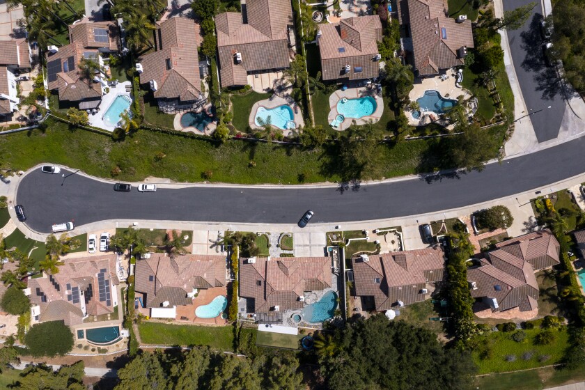 Calabasas, CA - May 13: Aerial views of homes around Calabasas Country Club Friday, May 13, 2022 in Calabasas, CA. (Brian van der Brug / Los Angeles Times)