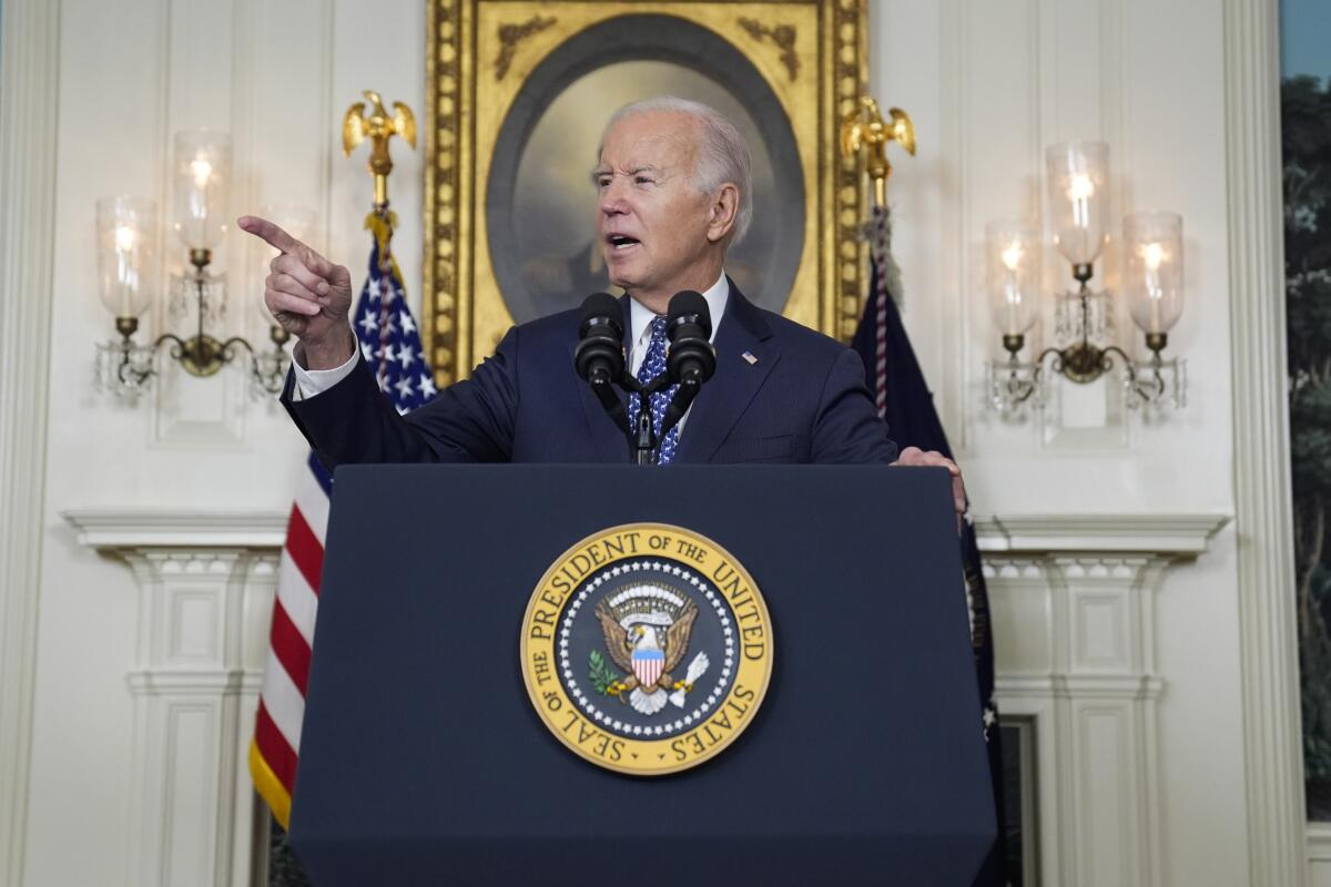 El presidente Joe Biden habla en el Salón de Recepción Diplomática de la Casa Blanca, 