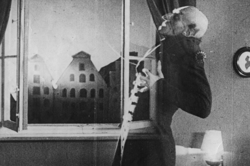 German actor Max Schreck (1879 - 1936), as the vampire Count Orlok, being destroyed by sunlight, in a still from F. W. Murnau's expressionist horror film, 'Nosferatu, Eine Symphonie Des Grauens', 1921. The film is based on Bram Stoker's novel 'Dracula' and was released in 1922. (Photo by Hulton Archive/Getty Images) ** OUTS - ELSENT, FPG, CM - OUTS * NM, PH, VA if sourced by CT, LA or MoD **