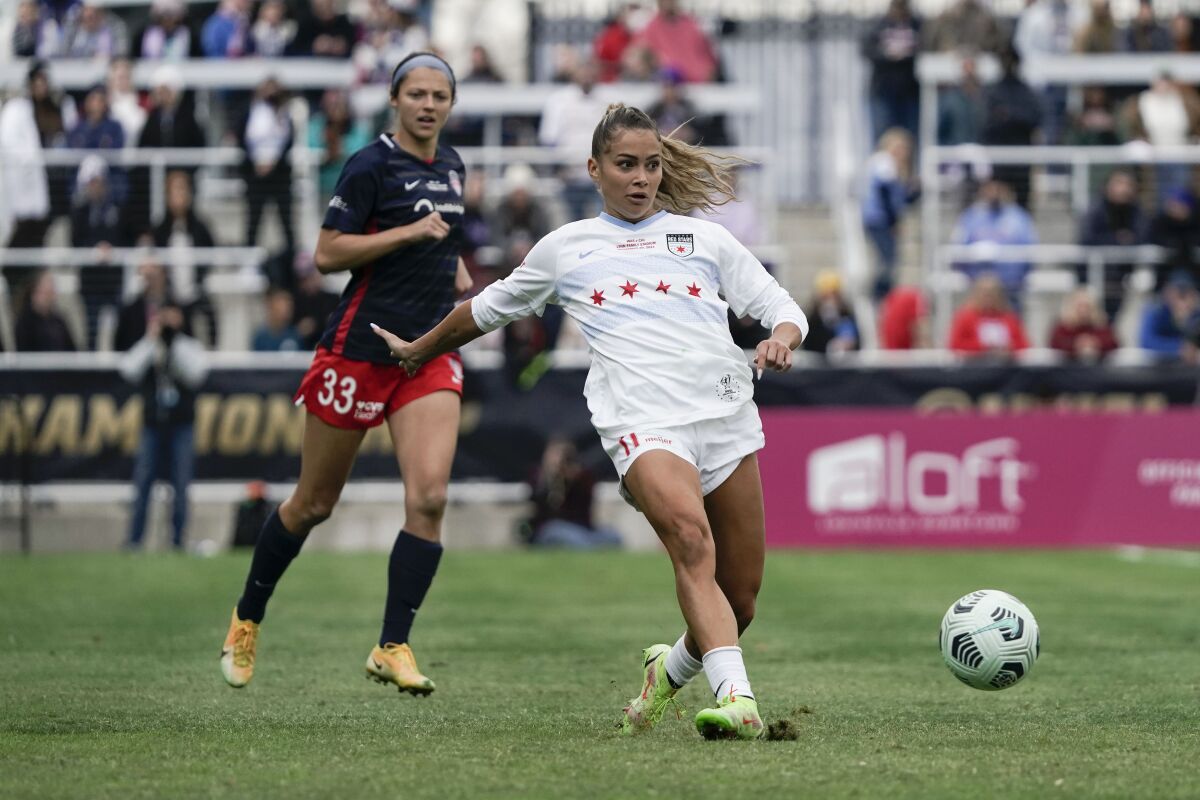 Sarah Gorden passes the ball during the NWSL Championship match between the Chicago Red Stars and the Washington Spirit.