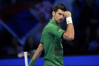 En foto del 20 de noviembre del 2022. el serbio Novak Djokovic celebra tras ganar el primer set frente al noruego Casper Ruud en la final de ATP Finals en Turín, Italia. El martes 6 de diciembre del 2022, iniciará su campaña 2023 en Adelaide. (AP Foto/Antonio Calanni)