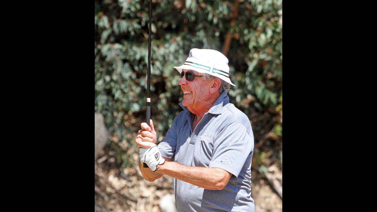 Photo Gallery: 33rd Annual Crescenta Cañada Golf Classic Check