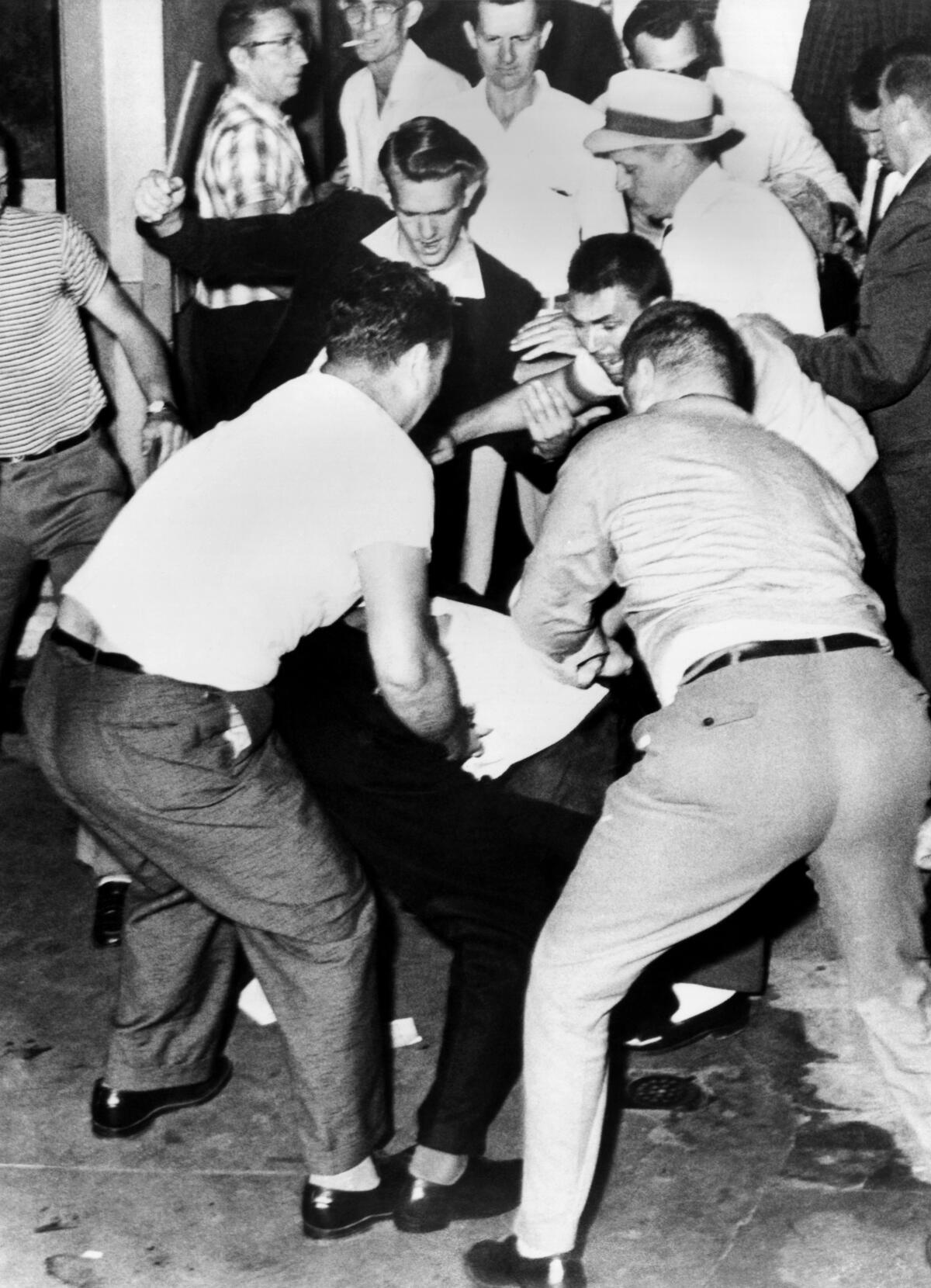 Davidson Freedom Riders How police, FBI allowed the KKK to attack the Freedom Riders - Los ...