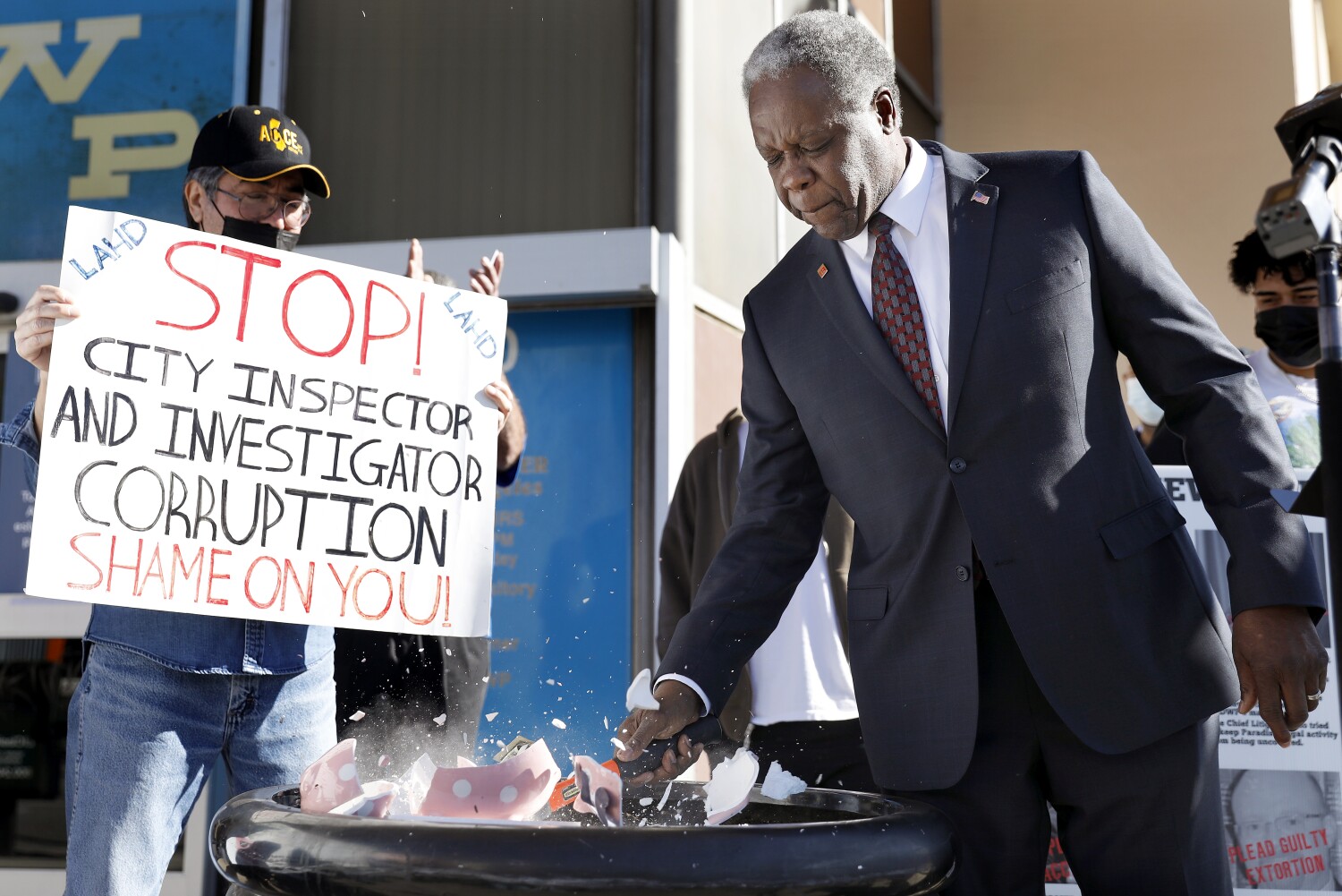 L.A. mayoral candidate Mel Wilson leads protest over DWP rates and billing scandal