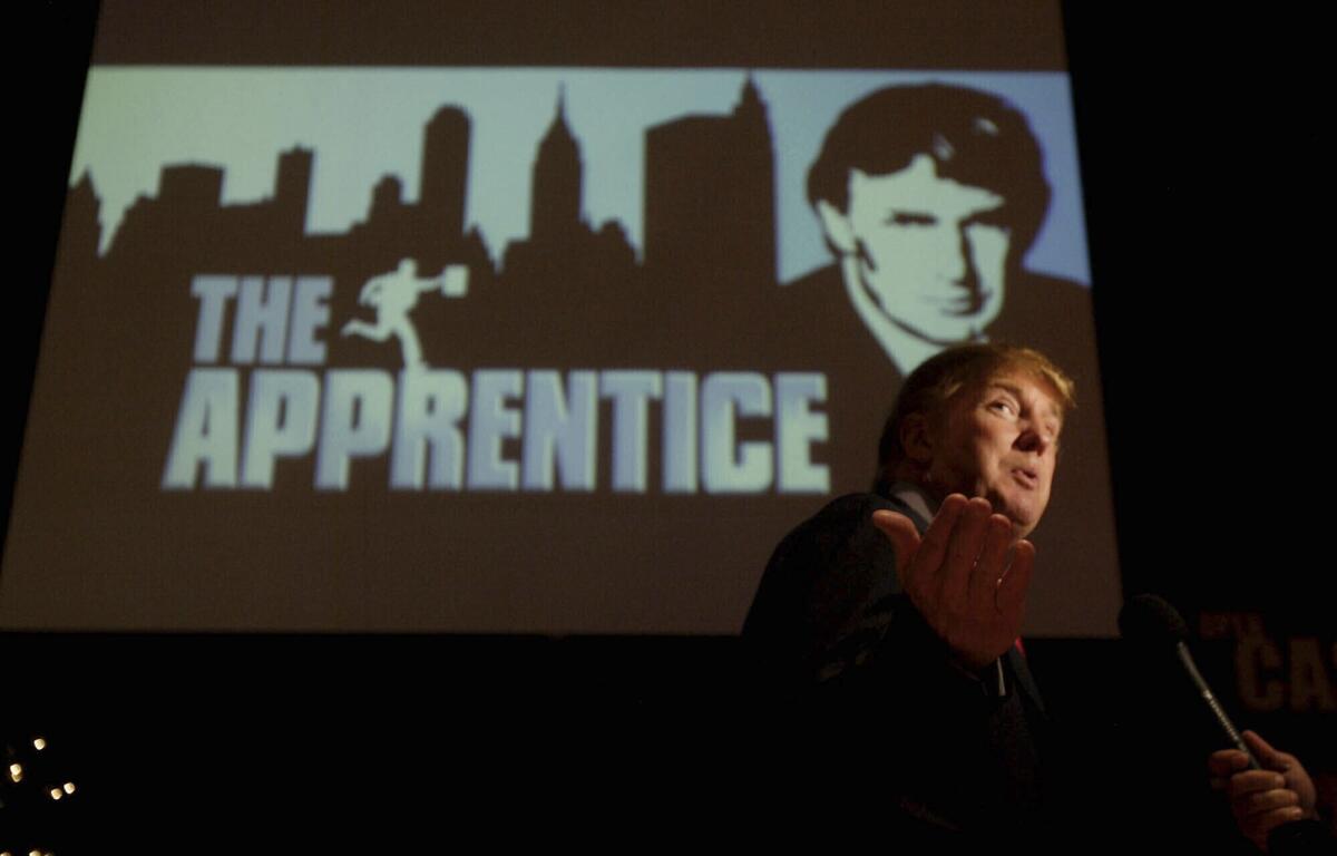 ARCHIVO - Donald Trump, en busca de concursantes para el programa de televisión "The Apprentice"