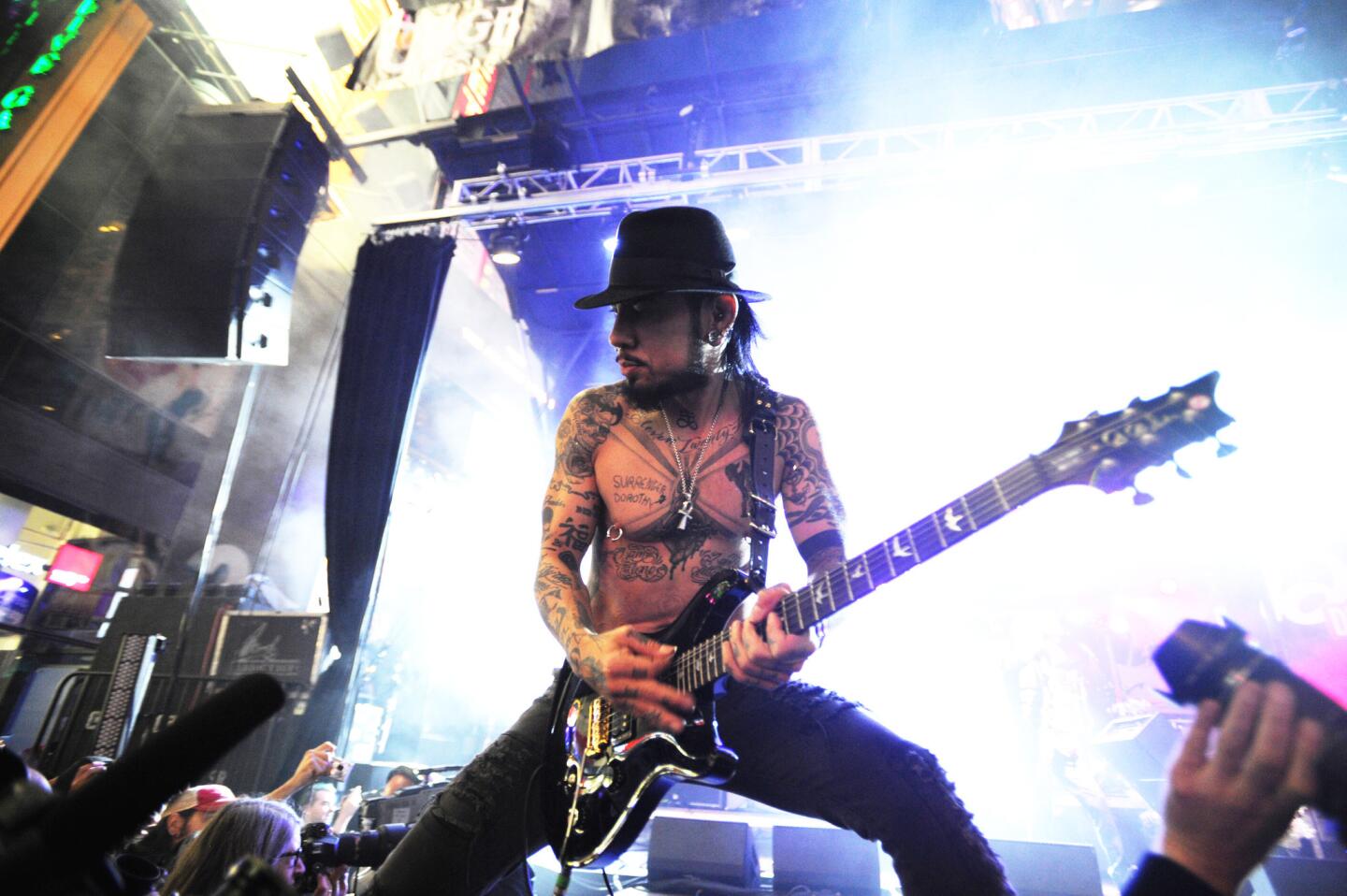 Dave Navarro worked with Gabrielle Francis, a naturopathic doctor who wrote "The Rockstar Remedy: A Rock & Roll Doctor's Prescription for Living a Long, Healthy Life."
