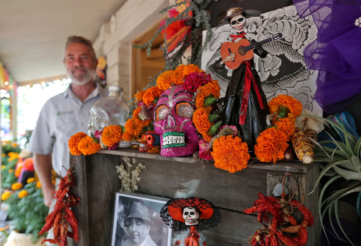 Sherman Library & Gardens invites visitors to add to flora-focused Día de  los Muertos altar - Los Angeles Times