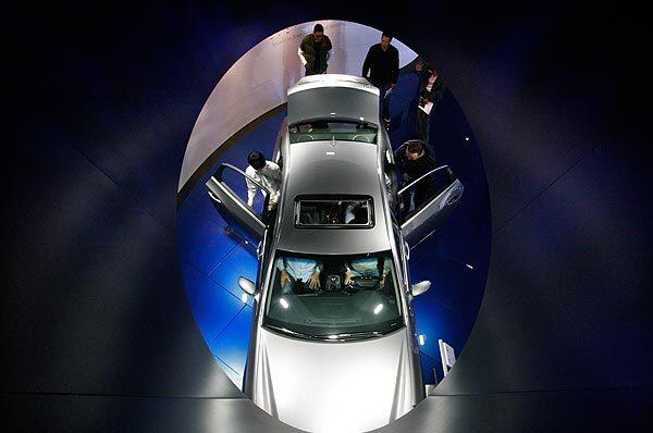 Visitors take a look at the 2012 Hyundai Azera at the L.A. Auto Show.