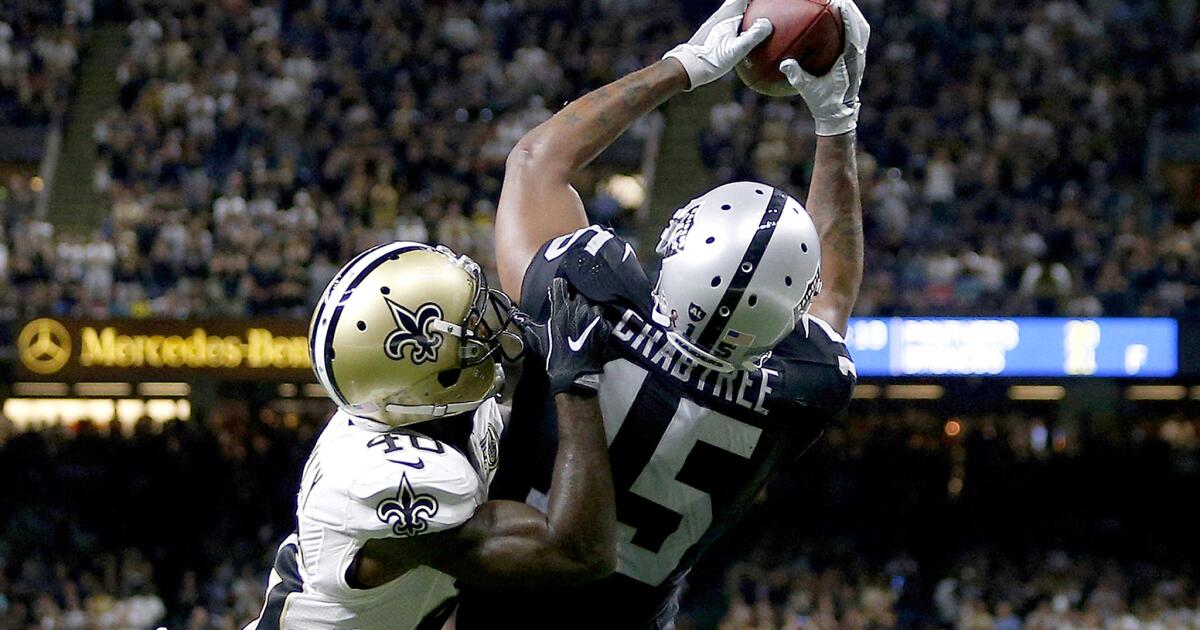 Raiders use two-point conversion in final minute to beat Saints