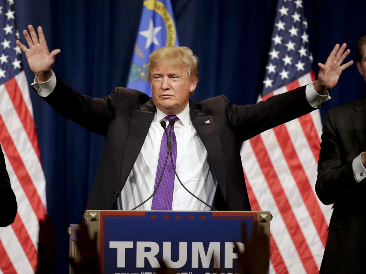 El precandidato presidencial republicano Donald Trump habla en un acto durante la noche de los caucus de Nevada, el 23 de febrero de 2016, en Las Vegas. (Foto AP/Jae C. Hong) ** Usable by HOY, FL-ELSENT and SD Only **