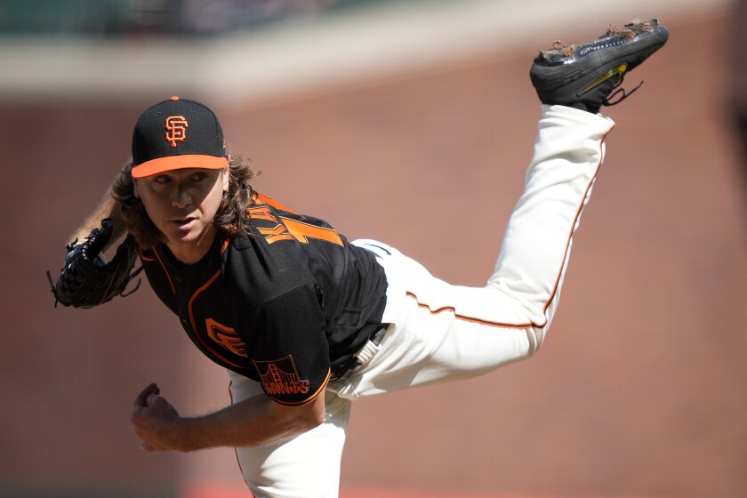 Giants left-hander Scott Kazmir delivers against the Dodgers during the first inning May 22, 2021.