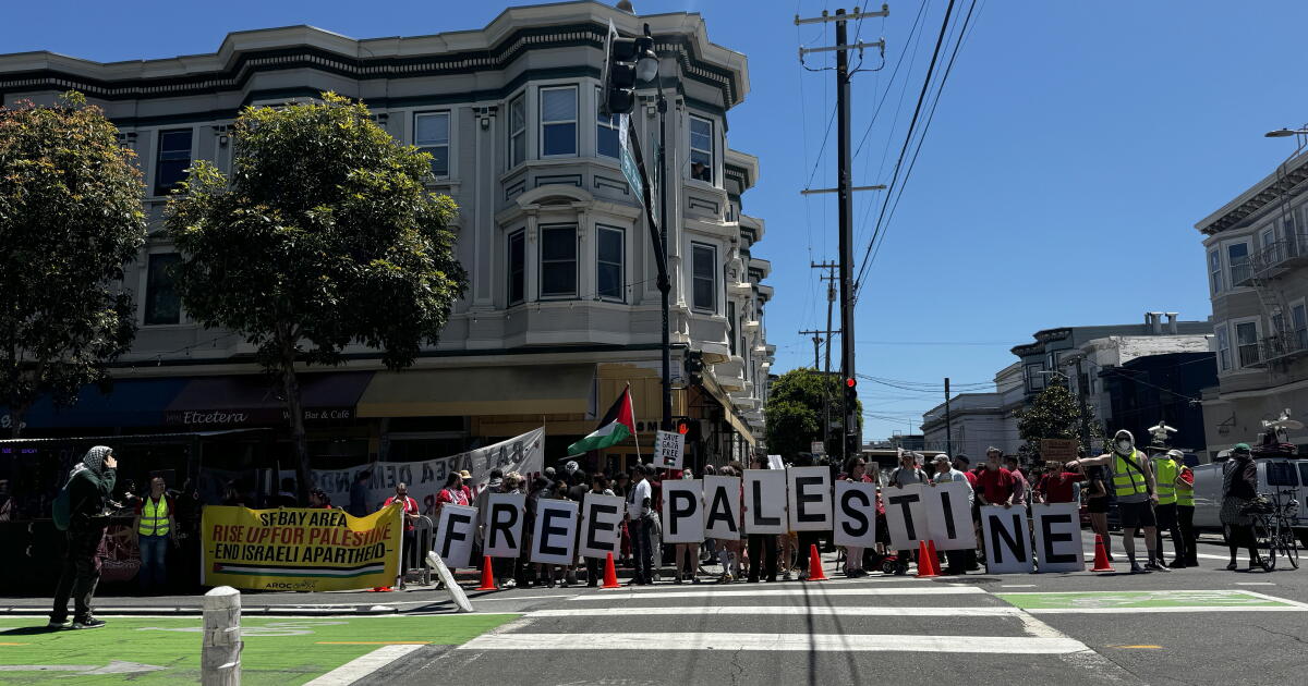 Kamala Harris, San Francisco'daki bağış toplama etkinliğinin dışında yüzden fazla protestocu tarafından karşılandı