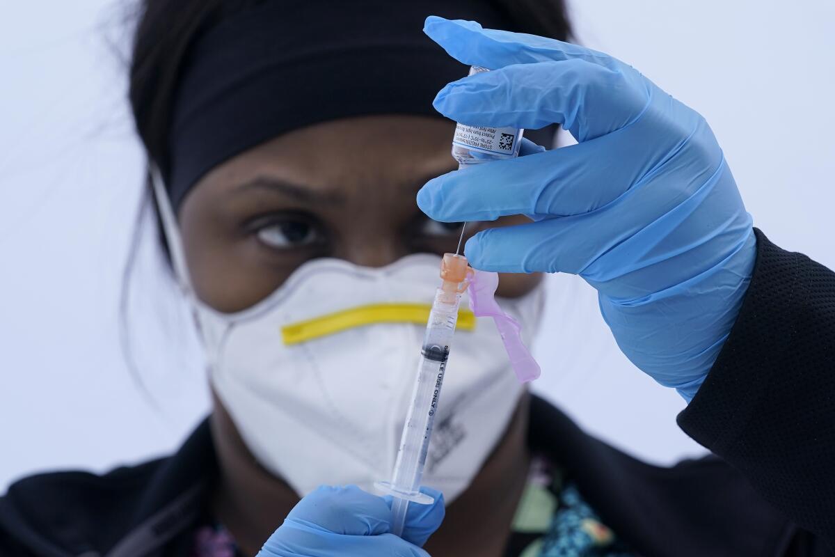 California destinará 40% de vacunas a zonas más vulnerables