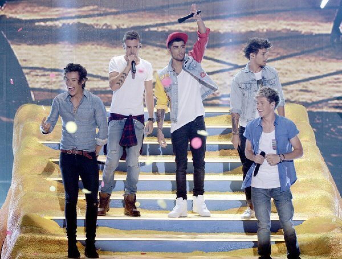 British boy band One Direction, shown during the Teen Choice Awards recently in Los Angeles, has been supported by the Who's Pete Townshend in a debate over similarities between its hit "Best Song Ever" and the Who's "Baba O'Riley."
