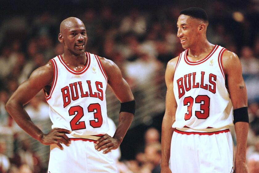 CHICAGO, UNITED STATES: Michael Jordan (L) and Scottie Pippen (R) of the Chicago Bulls talk during the final minutes of their game 22 May in the NBA Eastern Conference finals aainst the Miami Heat at the United Center in Chicago, Illinois. The Bulls won the game 75-68 to lead the series 2-0. AFP PHOTO/VINCENT LAFORET (Photo credit should read VINCENT LAFORET/AFP via Getty Images)