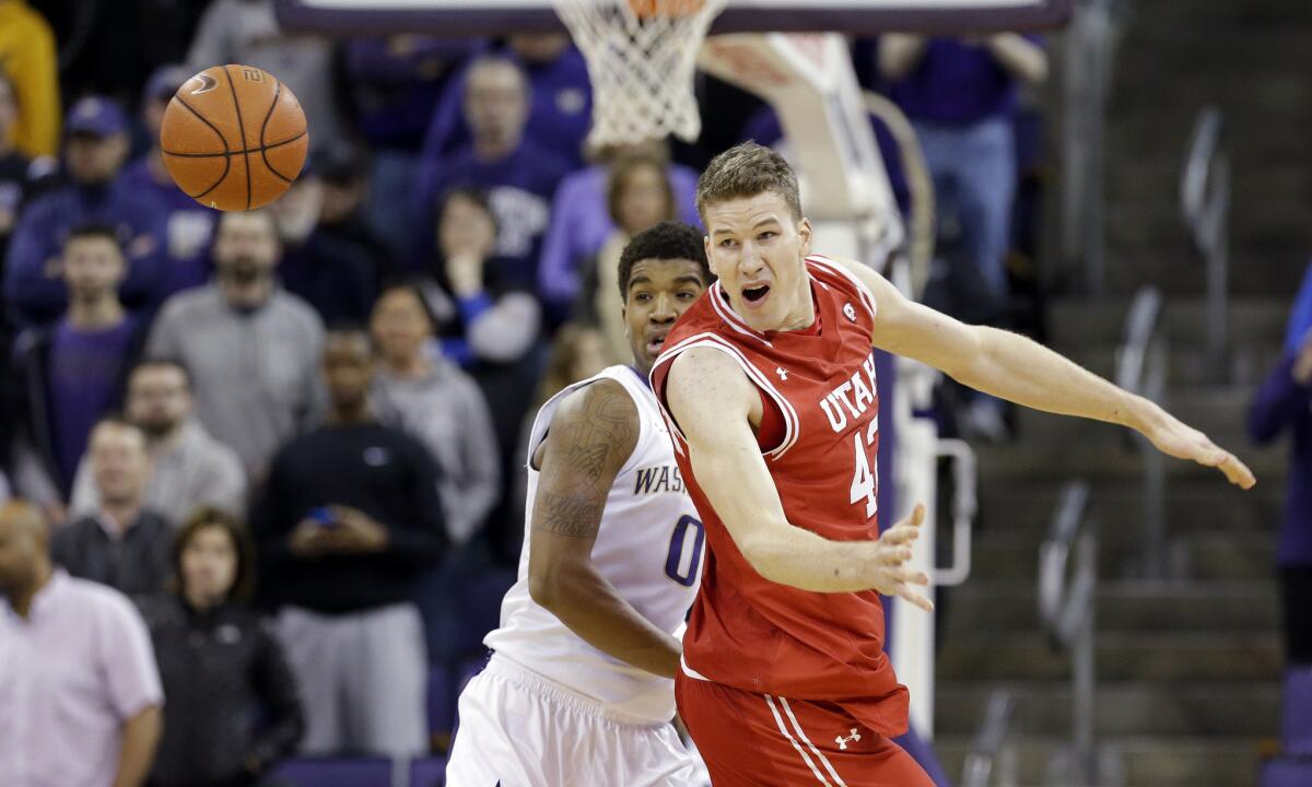Utah center Jakob Poeltl, right, and Washington's Marquese Chriss eye a loose ball in the first half.