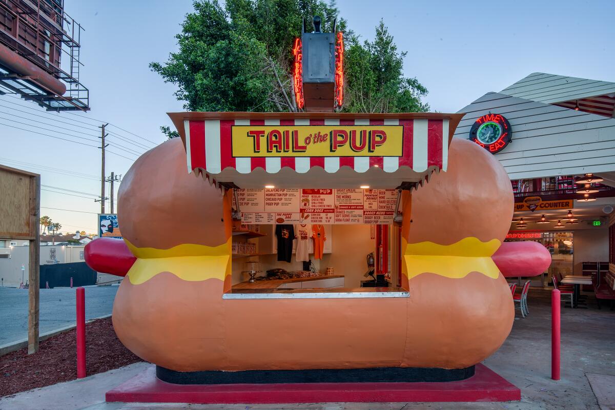 Tail o' the Pup, a hot dog stand shaped like a hot dog in a bun with mustard.