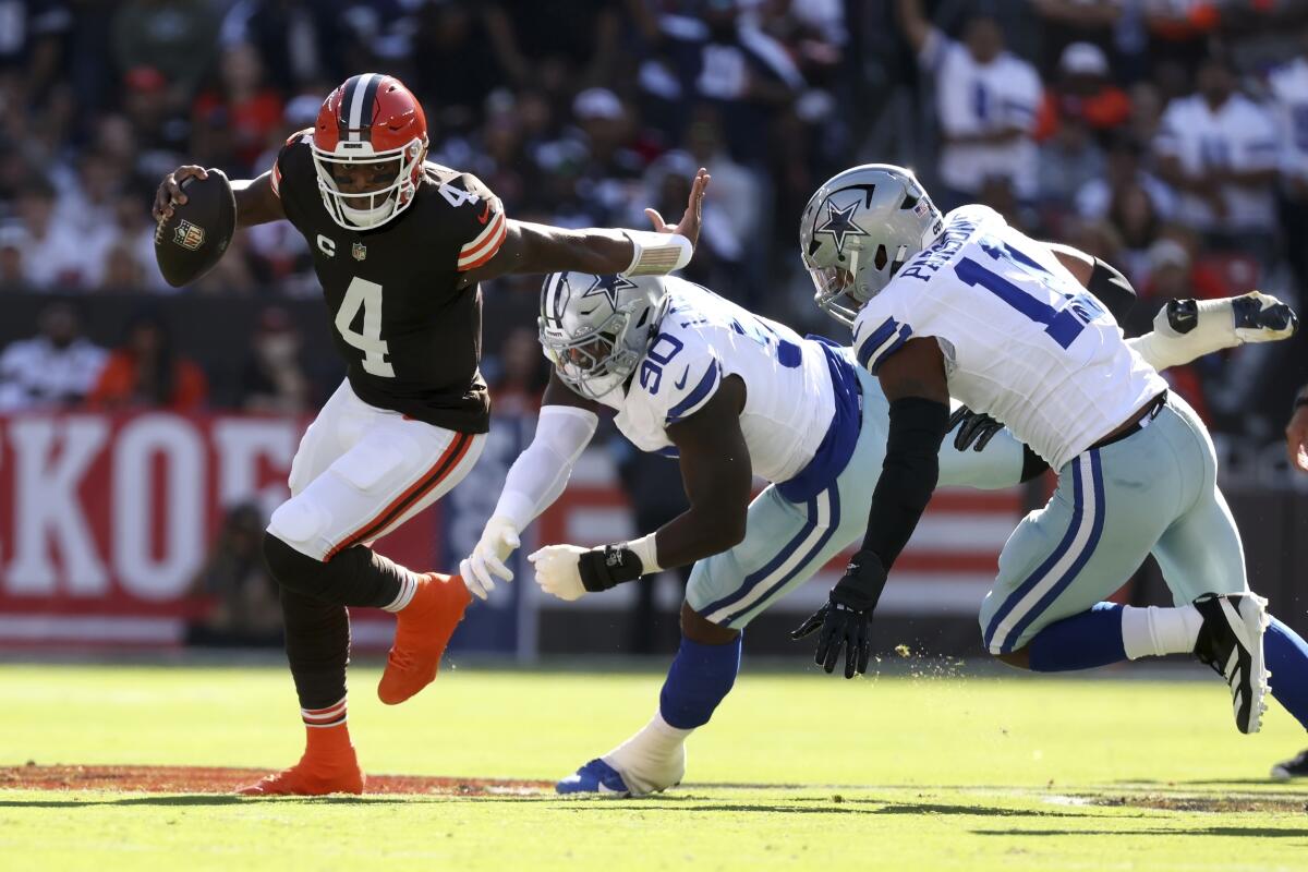 Browns quarterback Deshaun Watson (4) scrambles against the Cowboys.