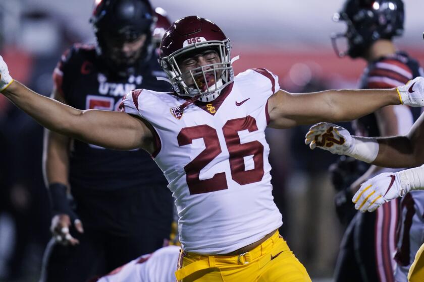 Southern California linebacker Kana'i Mauga (26) reacts after making a tackle during the first half.