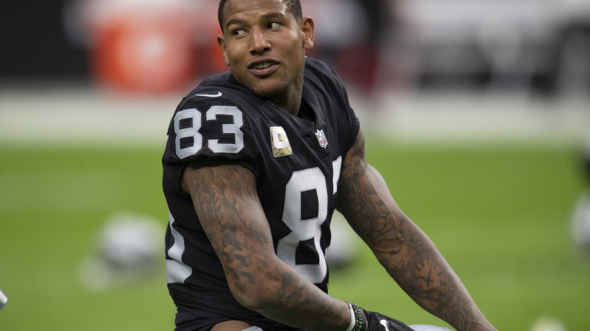 Raiders get brutal injury news on Pro Bowl TE Darren Waller