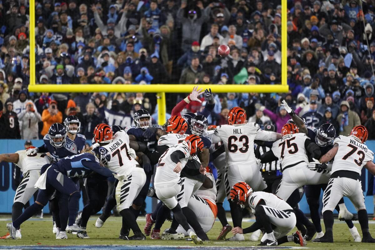 Tennessee Titans vs Cincinnati Bengals: NFL Playoffs game photos