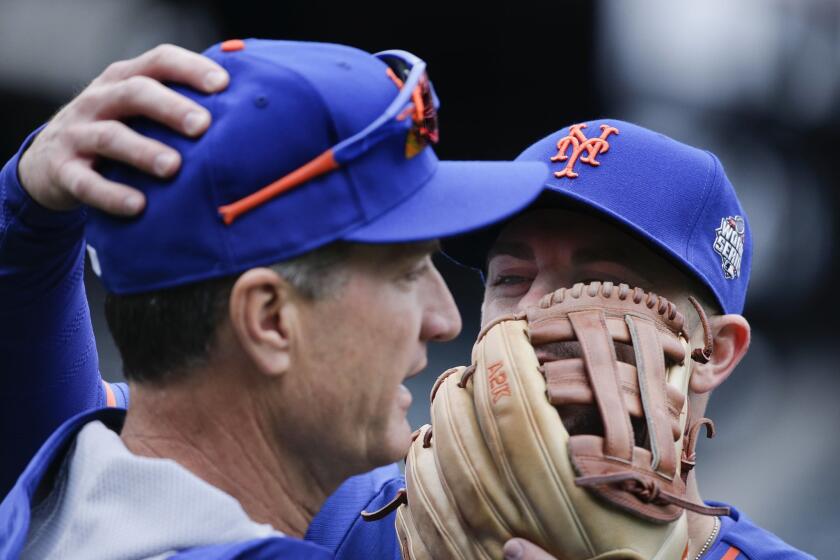 New York Mets third baseman David Wright, right, jokes with bench coach Bob Geren on Oct. 24, 2015.
