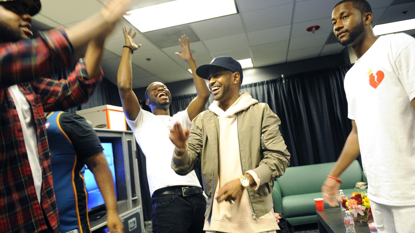 Big Sean doesn't go a day without meditating -- a pre-show prayer circle is also part of his routine