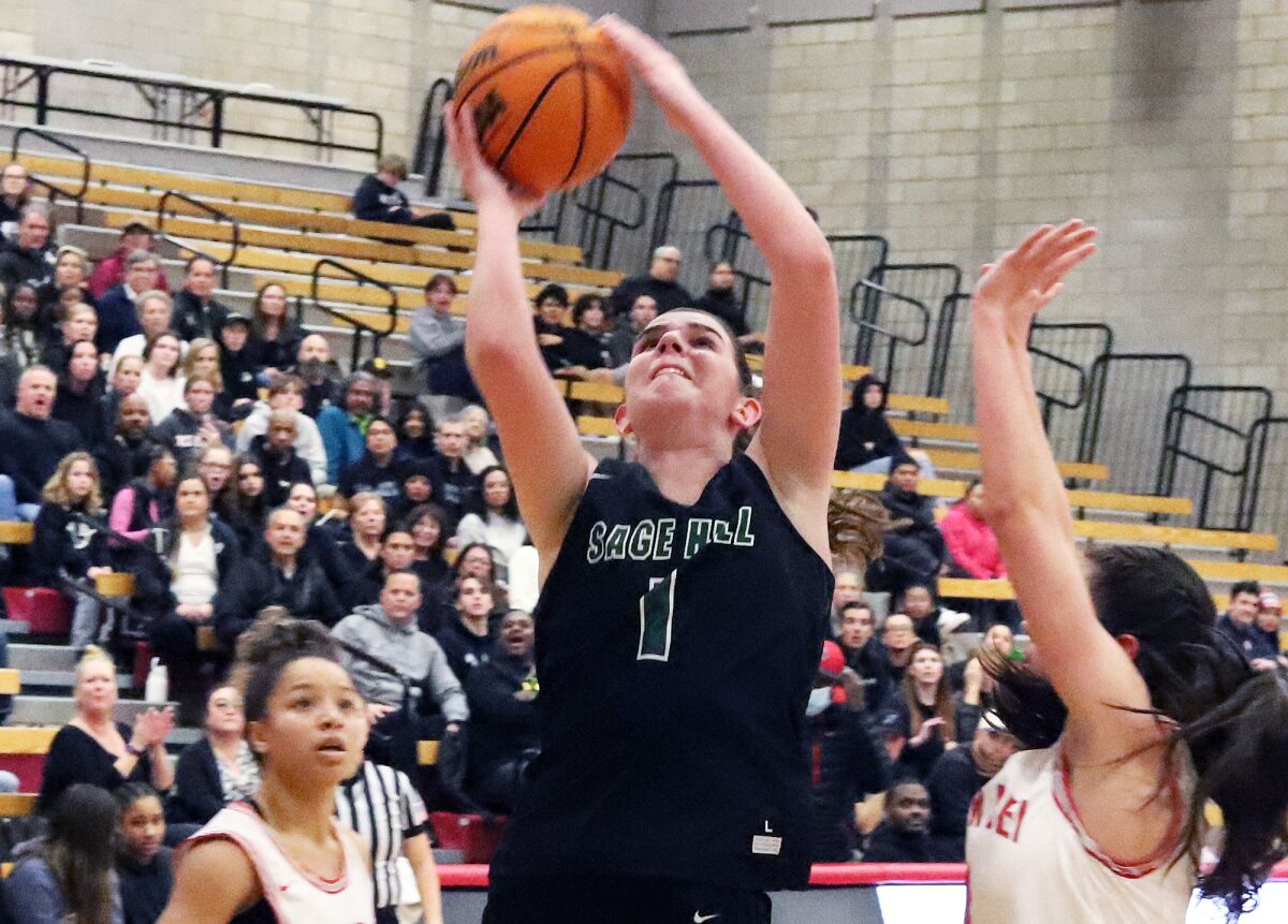 Sage Hill's Emily Eadie (1) drives to the basket against Mater Dei on Wednesday, March 1.