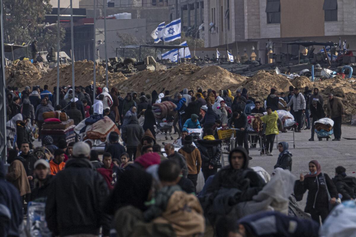 Palestinians flee Israeli ground offensive in Khan Yunis