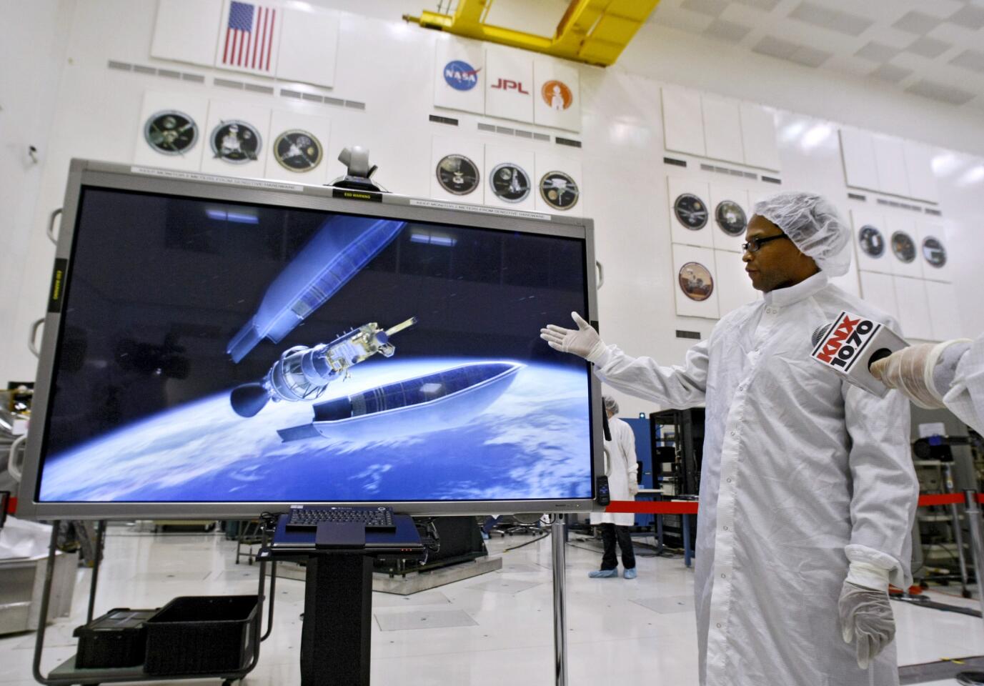 Photo Gallery: NASA Administrator Charles Bolden visits JPL