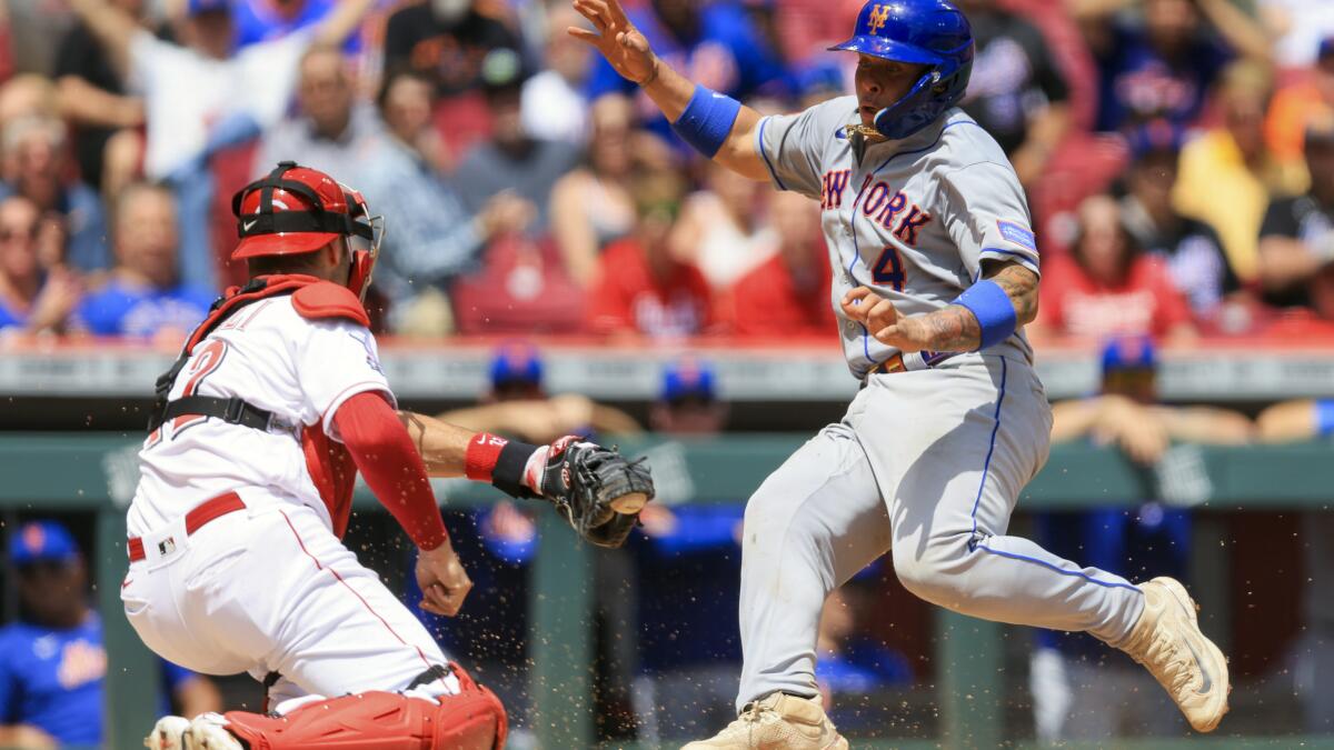 Back in black, Mets lose to Reds after busy trade deadline day